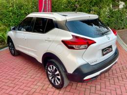 NISSAN - KICKS - 2017/2018 - Branca - R$ 75.900,00