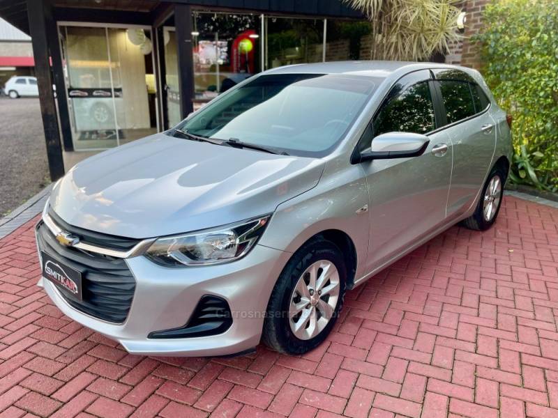 CHEVROLET - ONIX - 2021/2021 - Prata - R$ 67.900,00