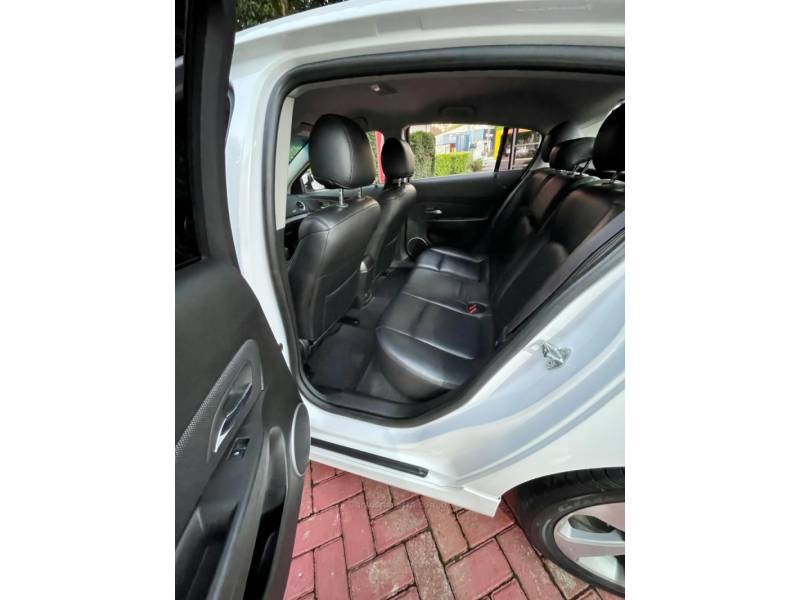 CHEVROLET - CRUZE - 2013/2014 - Branca - R$ 61.900,00