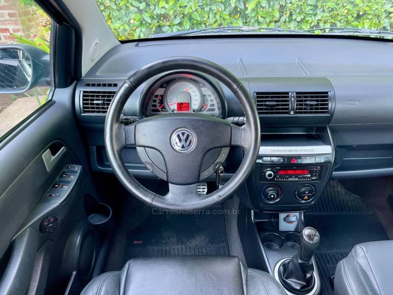 VOLKSWAGEN - CROSSFOX - 2008/2009 - Preta - R$ 37.900,00