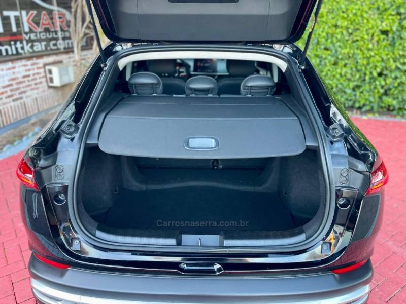 FIAT - FASTBACK - 2023/2024 - Preta - R$ 112.900,00