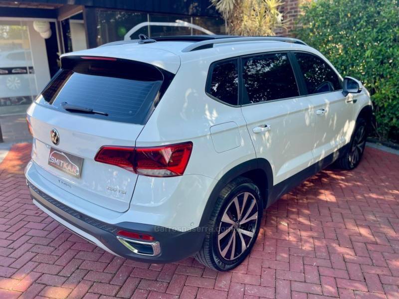 VOLKSWAGEN - TAOS - 2022/2023 - Branca - R$ 178.900,00