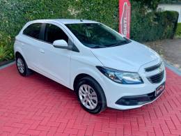 CHEVROLET - ONIX - 2014/2015 - Branca - R$ 55.900,00