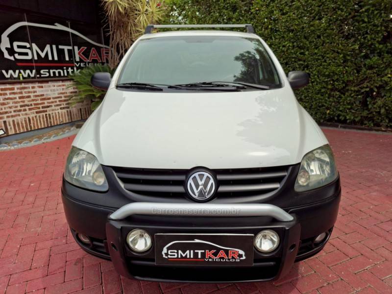 VOLKSWAGEN - CROSSFOX - 2005/2006 - Branca - R$ 33.900,00