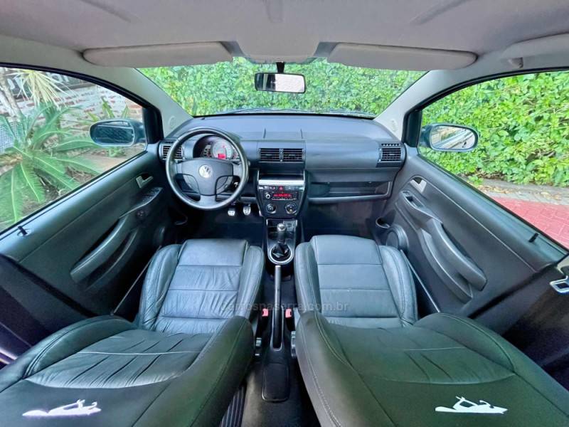 VOLKSWAGEN - CROSSFOX - 2008/2009 - Preta - R$ 37.900,00
