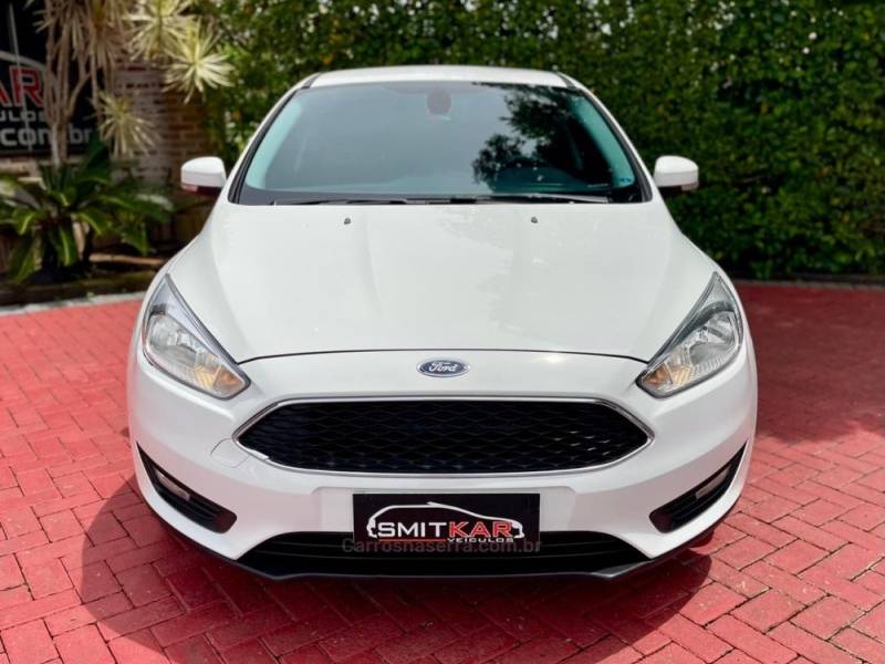 FORD - FOCUS - 2018/2019 - Branca - R$ 66.900,00