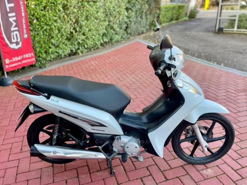 HONDA - BIZ 125 - 2013/2013 - Branca - R$ 11.900,00