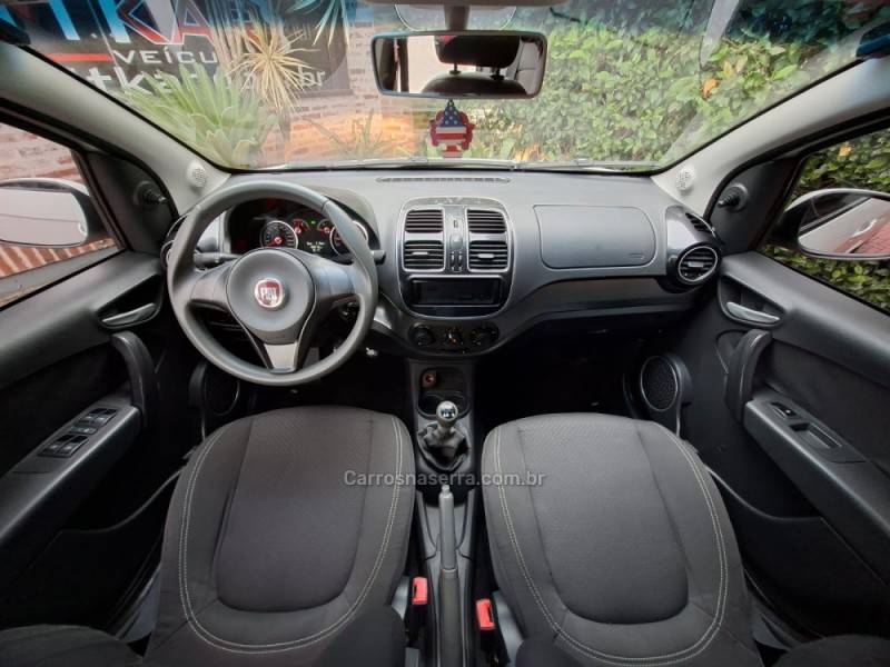 FIAT - GRAND SIENA - 2013/2014 - Branca - R$ 40.900,00