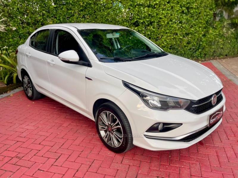 FIAT - CRONOS - 2018/2019 - Branca - R$ 68.900,00