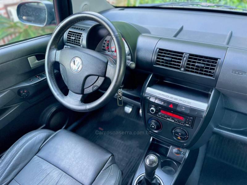 VOLKSWAGEN - CROSSFOX - 2008/2009 - Preta - R$ 37.900,00