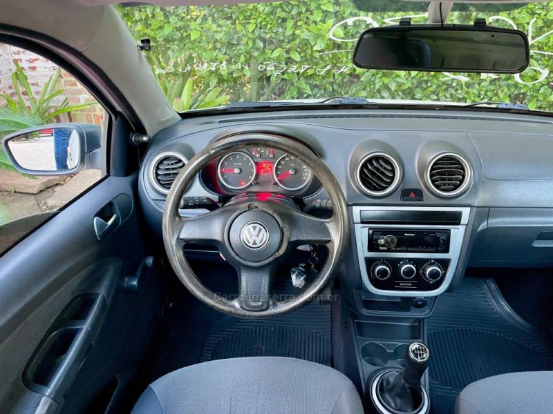 VOLKSWAGEN - SAVEIRO - 2012/2012 - Branca - R$ 40.900,00