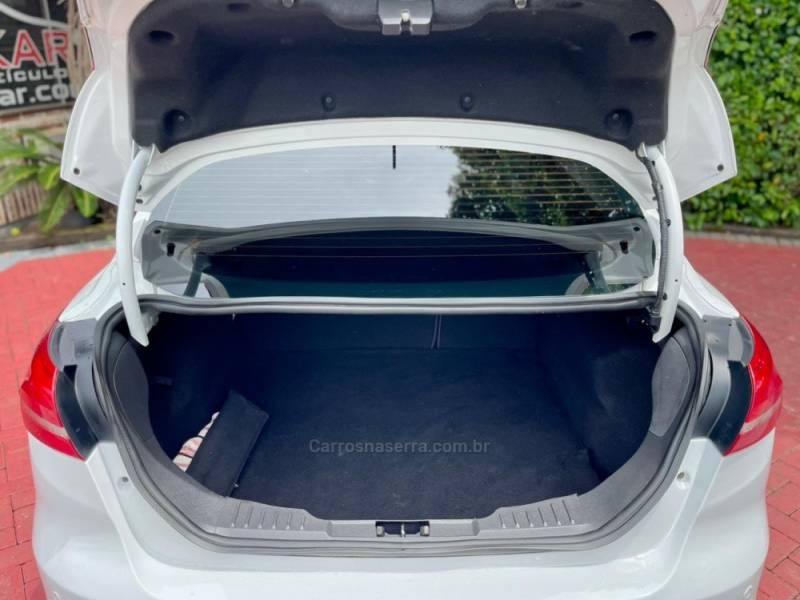 FORD - FOCUS - 2018/2019 - Branca - R$ 66.900,00