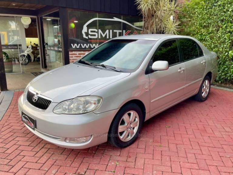 TOYOTA - COROLLA - 2004/2005 - Prata - R$ 42.900,00