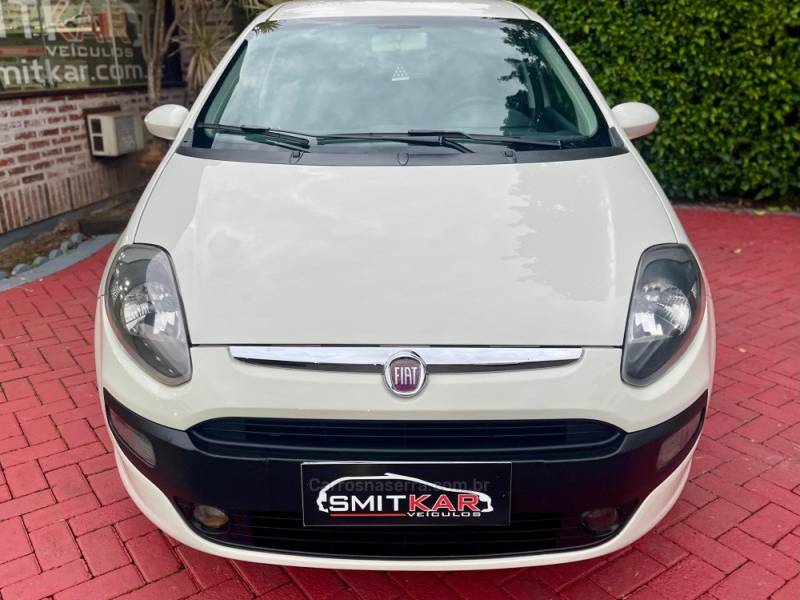 FIAT - PUNTO - 2013/2014 - Branca - R$ 41.900,00