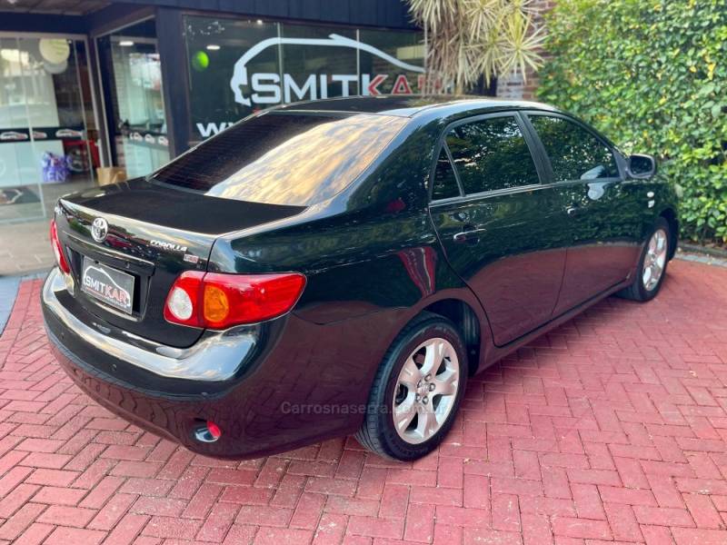 TOYOTA - COROLLA - 2010/2011 - Preta - R$ 56.900,00