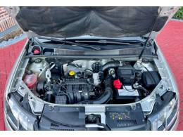 RENAULT - LOGAN - 2017/2018 - Prata - R$ 39.900,00