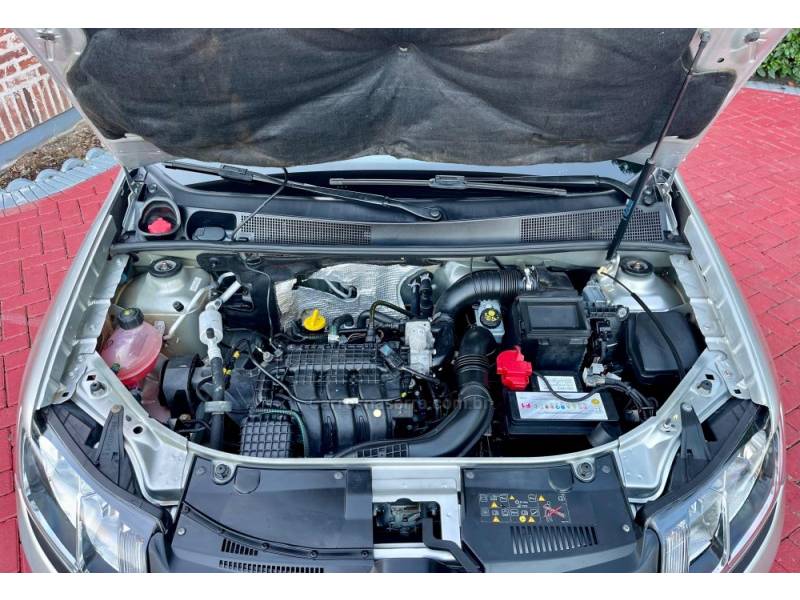 RENAULT - LOGAN - 2017/2018 - Prata - R$ 39.900,00