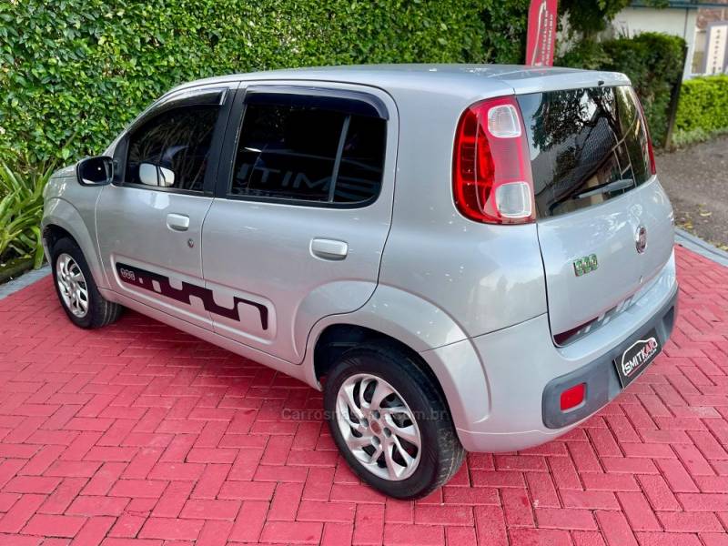 FIAT - UNO - 2013/2013 - Prata - R$ 36.900,00