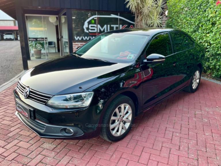 VOLKSWAGEN - JETTA - 2013/2013 - Preta - R$ 64.900,00