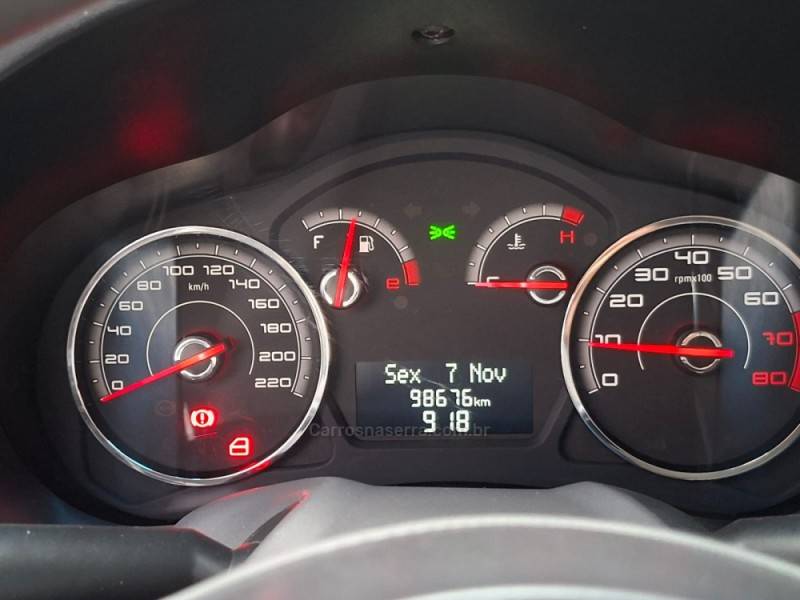 FIAT - GRAND SIENA - 2013/2014 - Branca - R$ 40.900,00