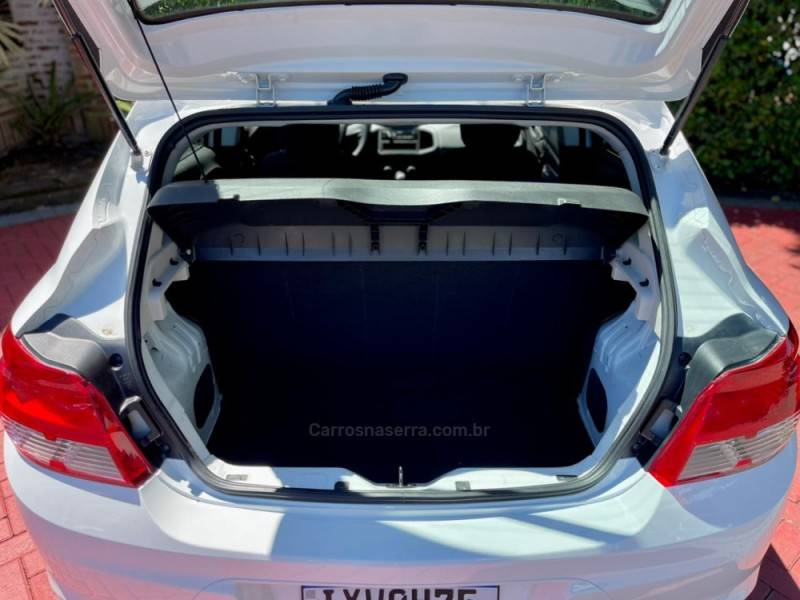 CHEVROLET - ONIX - 2017/2017 - Branca - R$ 48.900,00