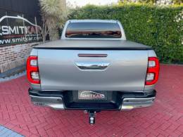 TOYOTA - HILUX - 2022/2022 - Prata - R$ 224.900,00