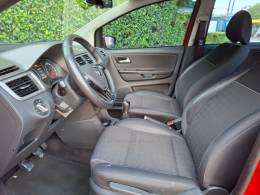 VOLKSWAGEN - FOX - 2015/2016 - Vermelha - R$ 48.900,00
