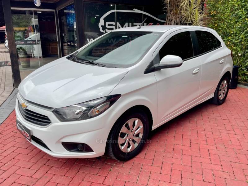 CHEVROLET - ONIX - 2019/2019 - Branca - R$ 57.900,00