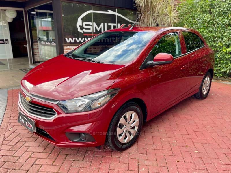 CHEVROLET - ONIX - 2017/2018 - Vermelha - R$ 53.900,00