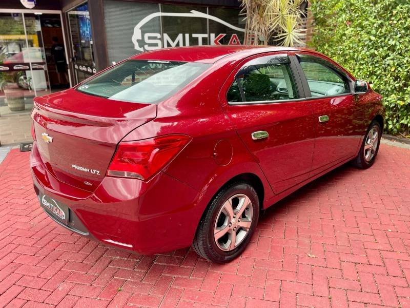 CHEVROLET - PRISMA - 2016/2017 - Vermelha - R$ 60.900,00