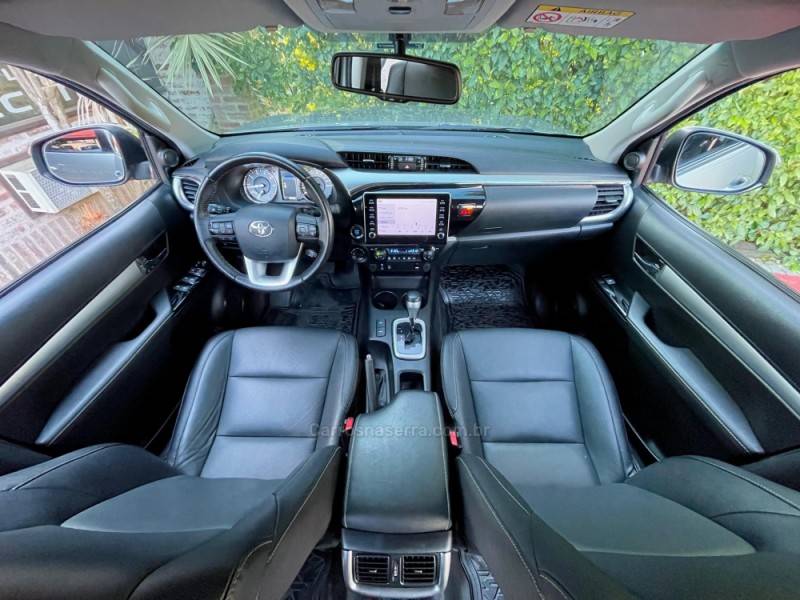 TOYOTA - HILUX - 2022/2022 - Prata - R$ 224.900,00