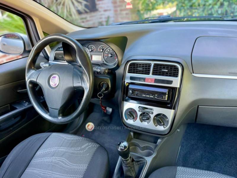 FIAT - PUNTO - 2007/2008 - Prata - R$ 31.900,00