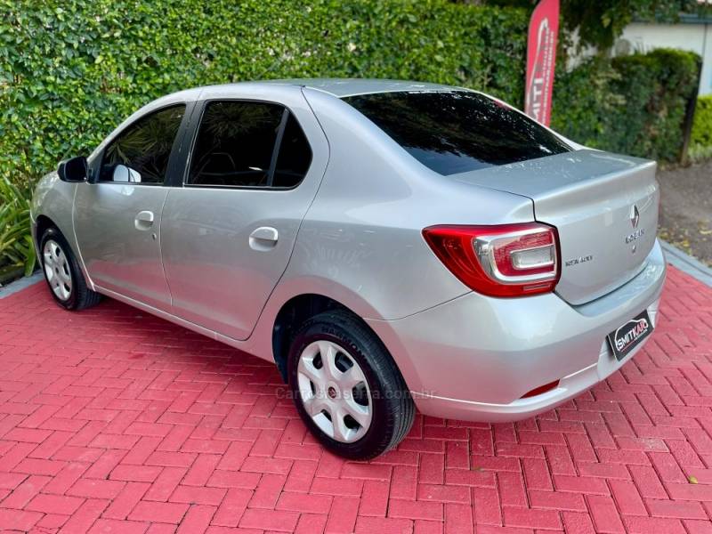 RENAULT - LOGAN - 2017/2018 - Prata - R$ 39.900,00