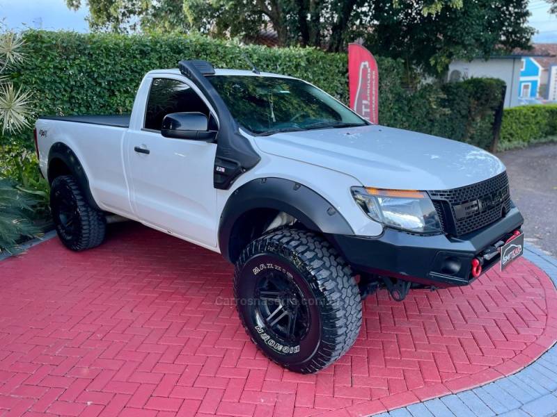 FORD - RANGER - 2013/2014 - Branca - R$ 114.900,00