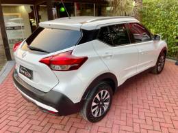 NISSAN - KICKS - 2017/2018 - Branca - R$ 75.900,00