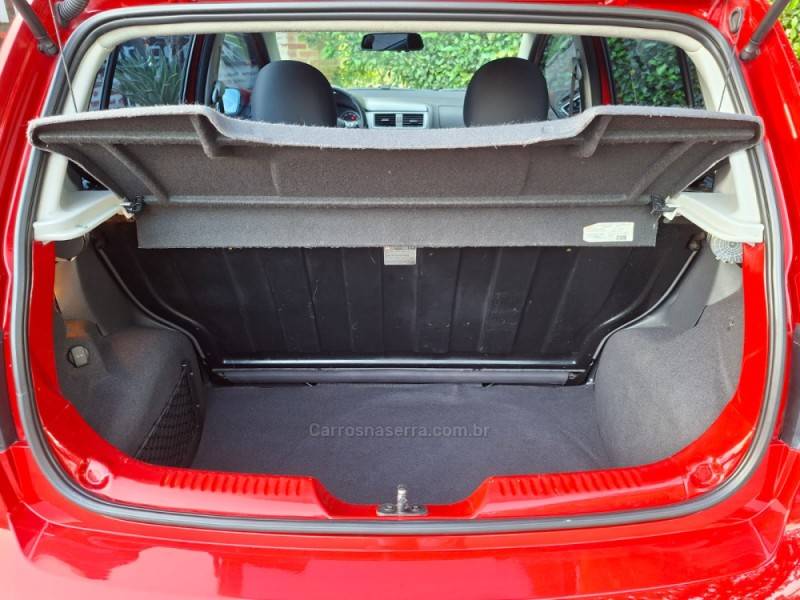 VOLKSWAGEN - FOX - 2015/2016 - Vermelha - R$ 48.900,00