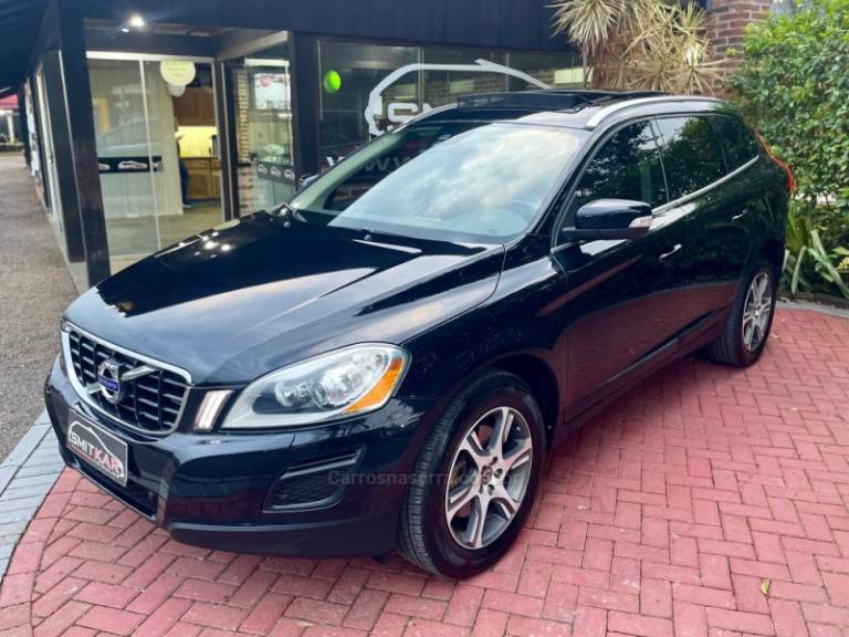 VOLVO - XC60 - 2012/2013 - Preta - R$ 69.900,00