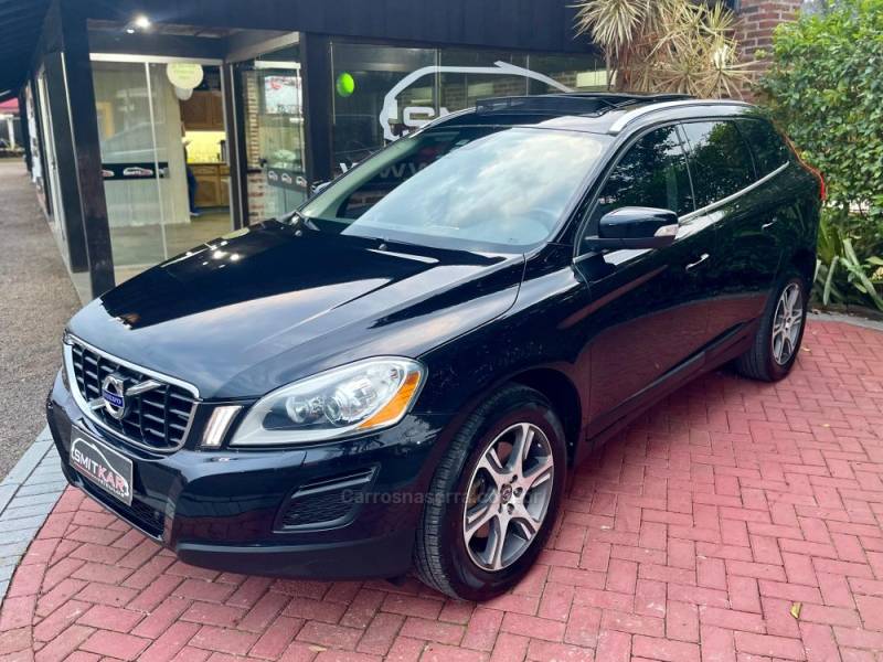 VOLVO - XC60 - 2012/2013 - Preta - R$ 69.900,00