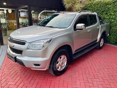CHEVROLET - S10 - 2014/2014 - Prata - R$ 105.900,00