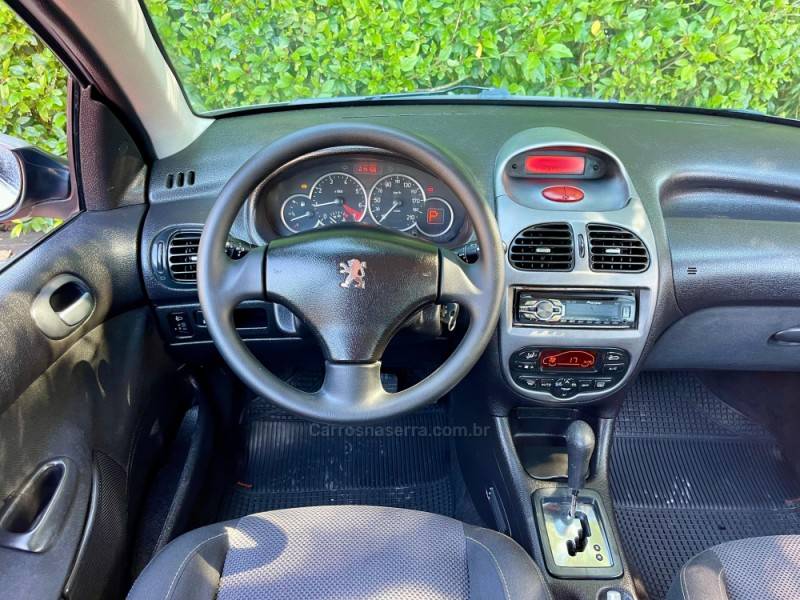 PEUGEOT - 206 - 2008/2018 - Prata - R$ 17.900,00