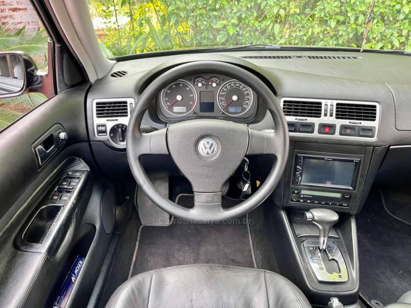 VOLKSWAGEN - BORA - 2007/2008 - Preta - R$ 35.900,00