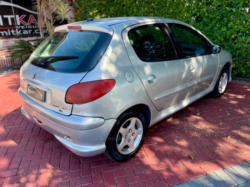 PEUGEOT - 206 - 2008/2018 - Prata - R$ 17.900,00