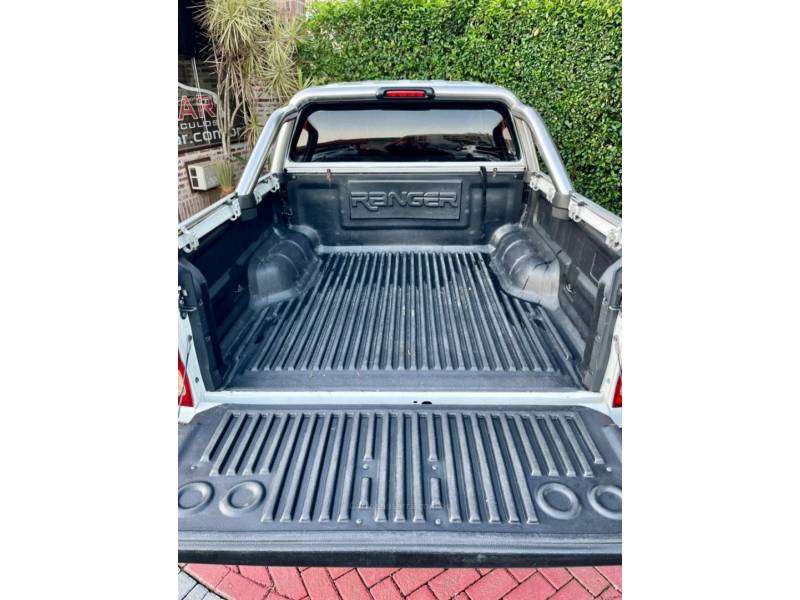 FORD - RANGER - 2013/2014 - Branca - R$ 105.900,00
