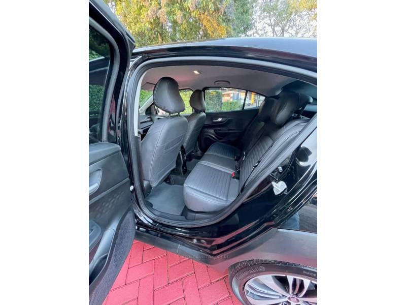 FIAT - FASTBACK - 2023/2024 - Preta - R$ 112.900,00