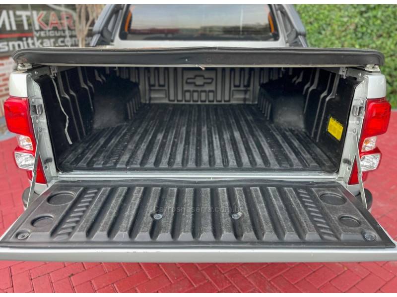 CHEVROLET - S10 - 2014/2014 - Prata - R$ 105.900,00