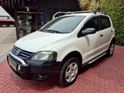 VOLKSWAGEN - CROSSFOX - 2005/2006 - Branca - R$ 33.900,00