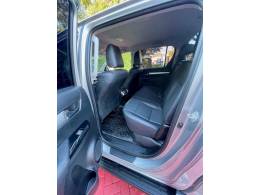 TOYOTA - HILUX - 2022/2022 - Prata - R$ 224.900,00
