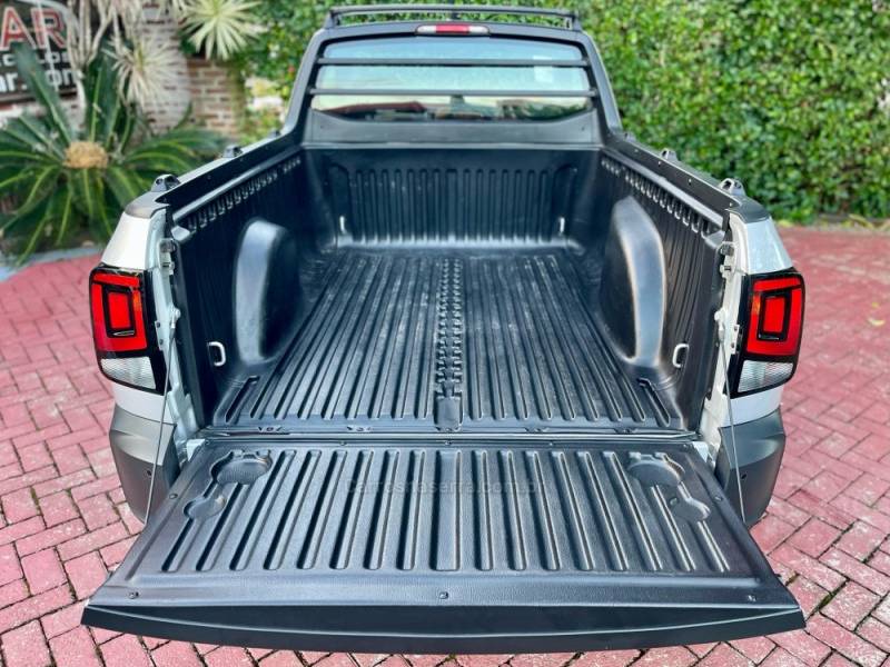 VOLKSWAGEN - SAVEIRO - 2024/2025 - Prata - R$ 95.900,00