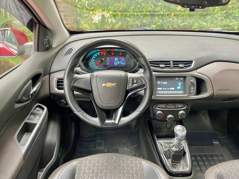 CHEVROLET - PRISMA - 2016/2017 - Vermelha - R$ 60.900,00